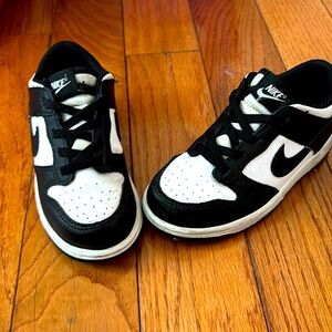 NIKE PANDA’S Size 10c (Toddler)